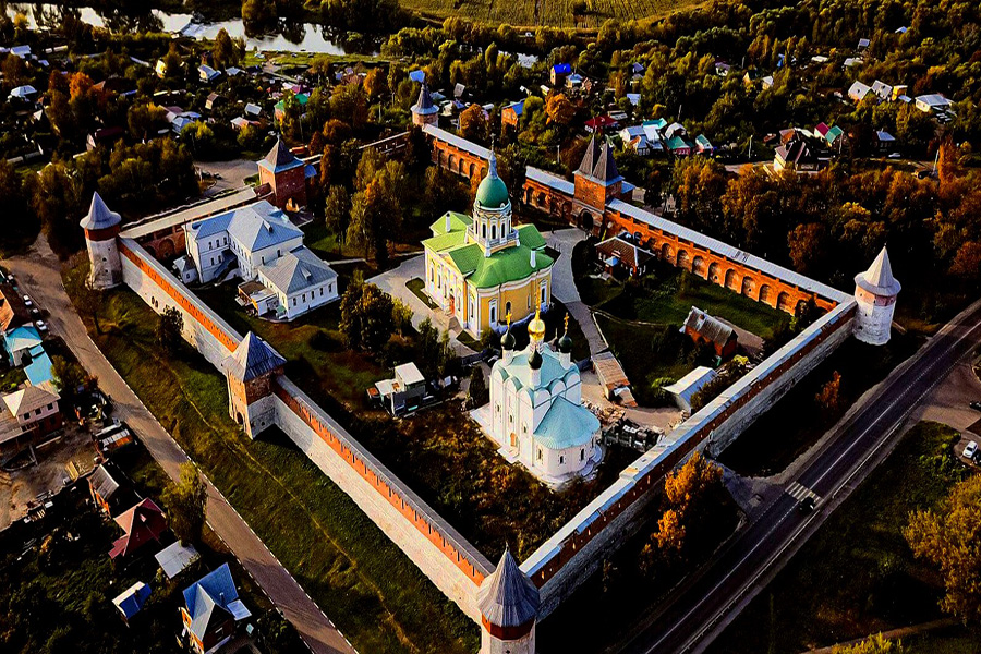 Музей-заповедник Зарайский кремль - средневековый оборонительный комплекс в Подмосковье, соборы, храмы