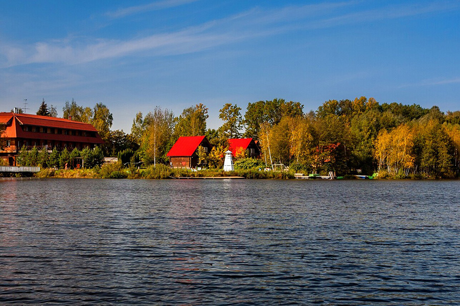 Загородный клуб Медвежьи Озера в Московской области - отель и ресторан, красивые пейзажи